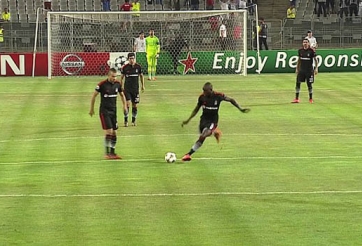 Arsenal suýt ôm hận bởi cú sút xa đẳng cấp của Demba Ba