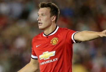 Phil Jones ‘lên hương’ với hợp đồng mới