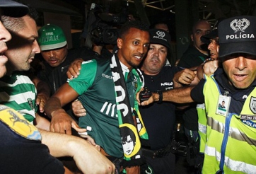Nani được chào đón như người hùng khi trở lại Sporting