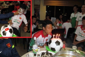 VIDEO: Sinh nhật vô cùng tinh nghịch mà U19 Việt Nam dành tặng Đông Triều