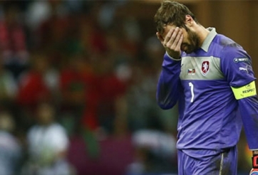 Petr Cech tìm được bến đỗ mới 'chất lượng'?