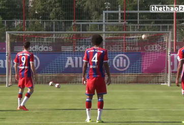 VIDEO: Phần so tài sút trúng xà ngang của các cầu thủ Bayern Munich