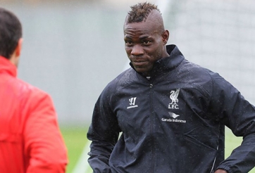 Liverpool chia rẽ vì Balotelli