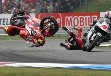 Video đua xe MotoGP 2014: 21 pha tai nạn ở chặng đua Brno 2014