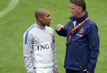 Man United tạm ngừng vụ Vidal để mua De Jong