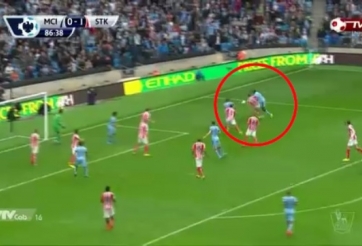 VIDEO: 2 tình huống trọng tài không cho Man City hưởng pen