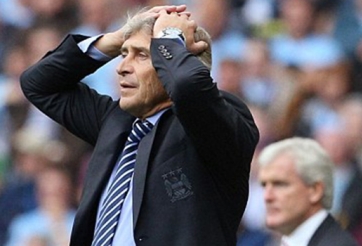 HLV Pellegrini tố trọng tài cướp penalty của Man City