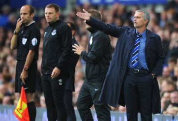 Chelsea thắng đậm Everton, Mourinho vẫn chưa vui