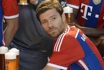 Phải chăng Pep Guardiola đã sai lầm khi mua Xabi Alonso?