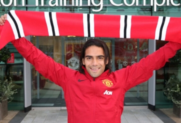 Falcao vừa đến, Van Persie và Rooney đã cuống cuồng lo giữ vị trí