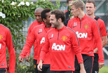 Thêm quy tắc mới lại được HLV Van Gaal áp dụng tại Man United