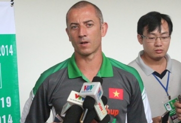 HLV Graechen tranh luận về vấn đề thể lực của U19 Việt Nam