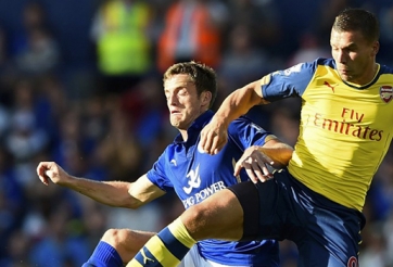 Vì sao Podolski vẫn ở lại Arsenal?