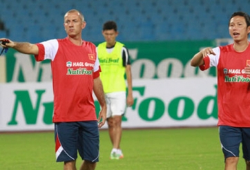 Tiền đạo chủ lực của U19 Việt Nam bị đau nhẹ trong lúc khởi động