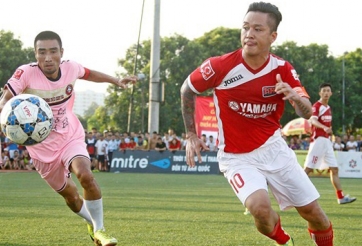 VIDEO: Pha lập công của ca sỹ Tuấn Hưng trên sân phủi