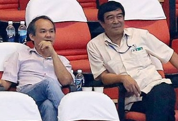 Bầu Đức tới sân theo dõi đối thủ của U19 Việt Nam thi đấu