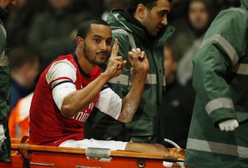 Ấn định ngày tái xuất của Theo Walcott sau 8 tháng