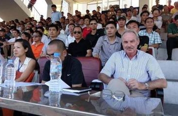 HLV Alfred Riedl ấn tượng mạnh về màn trình diễn của ĐT U19 Việt Nam