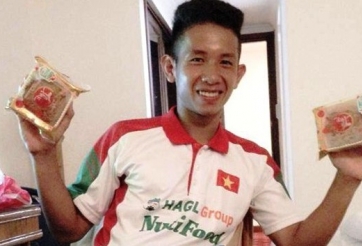 Cầu thủ U19 Việt Nam đón trung thu xa nhà