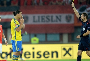 ‘Đánh nguội’ đối phương, Ibrahimovic may mắn thoát thẻ đỏ