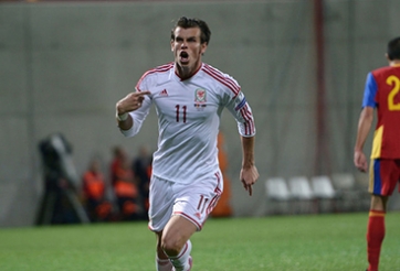 Gareth Bale bắt chước cách ăn mừng của Cris Ronaldo