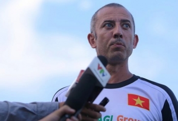 HLV Graechen không tin rằng Công Phượng dám sút panenka