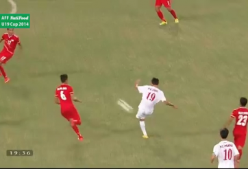 VIDEO: Xà ngang từ chối 'siêu phẩm' của Văn Long