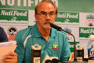HLV U19 Myanmar: HLV Thái Lan có hành động không đẹp