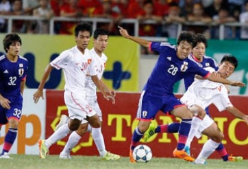 U19 Việt Nam nhận cúp bạc trong tiếng reo hò tán thưởng