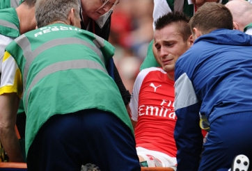 HLV Arsene Wenger lại nhận tin xấu từ Arsenal