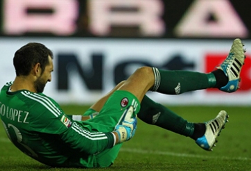 De Sciglio phản lưới nhà khiến Diego Lopez dính chấn thương