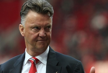HLV Van Gaal lý giải việc bỏ sơ đồ 3-5-2 sử dụng 4-4-2
