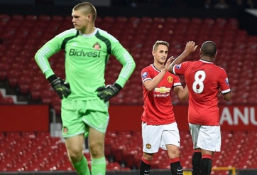 Adnan Januzaj lập hattrick giúp Man Utd đè bẹp Sunderland