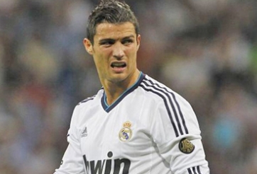 Chủ tịch Barca ‘đổ thêm dầu vào lửa’ vụ Ronaldo đòi rời Real