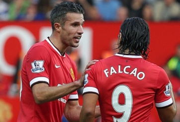 Van Persie sẽ mất chỗ vào tay Falcao?