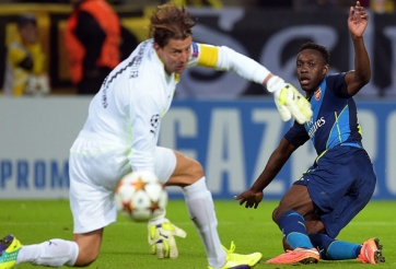 VIDEO: Những pha bỏ lỡ đáng tiếc của Welbeck vs Dortmund