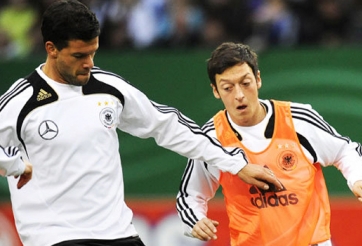 'Mesut Ozil không nên đến Arsenal'