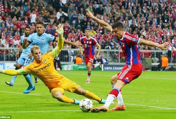 VIDEO: Những pha cứu thua tuyệt đỉnh của 'siêu nhân' Hart trong trận gặp Bayern