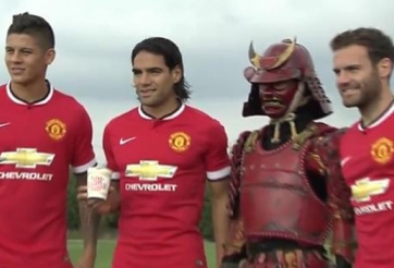 VIDEO: Red Samurai so tài tâng bóng cùng sao Man Utd