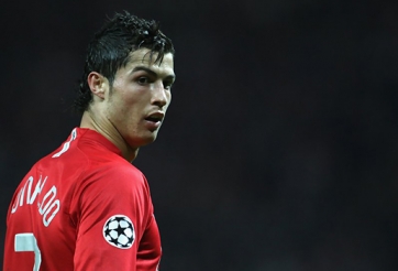 Ronaldo về lại M.U: Phải tốn tiền tỉ