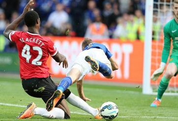 Leicester đã tìm ra điểm yếu và đánh bại Man United