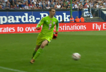 VIDEO: Manuel Neuer bỏ khung thành, thi đấu như hậu vệ ở trận gặp Hamburg