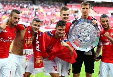 Chính thức: Arsenal mất ngôi sao hàng thủ đến hết năm 2014
