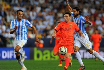 Messi bị đối thủ bóp má, dằn mặt ngay trên sân