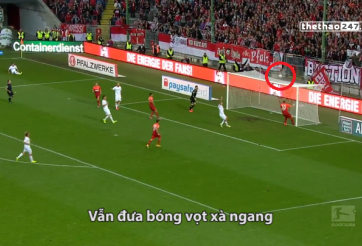VIDEO: Tình huống khó tin 'sút vào trong khó hơn ra ngoài' ở giải hạng 2 Đức