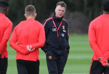 Van Gaal sẽ không mua thêm hậu vệ