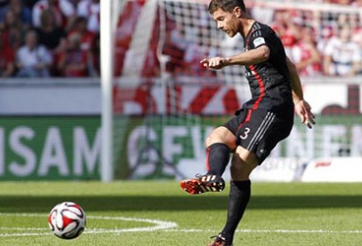 Xabi Alonso đi vào lịch sử Bundesliga