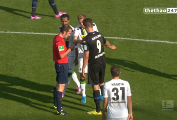 VIDEO: Tình huống fairplay hiếm có ở vòng 6 Bundesliga