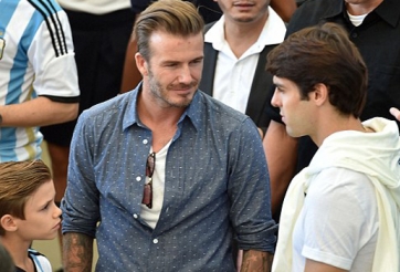 Chưa tới Mỹ, Kaka đã đánh bại được David Beckham