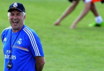 VIDEO: HLV Ancelotti vẫn giữ được kỹ thuật điêu luyện ở tuổi 55